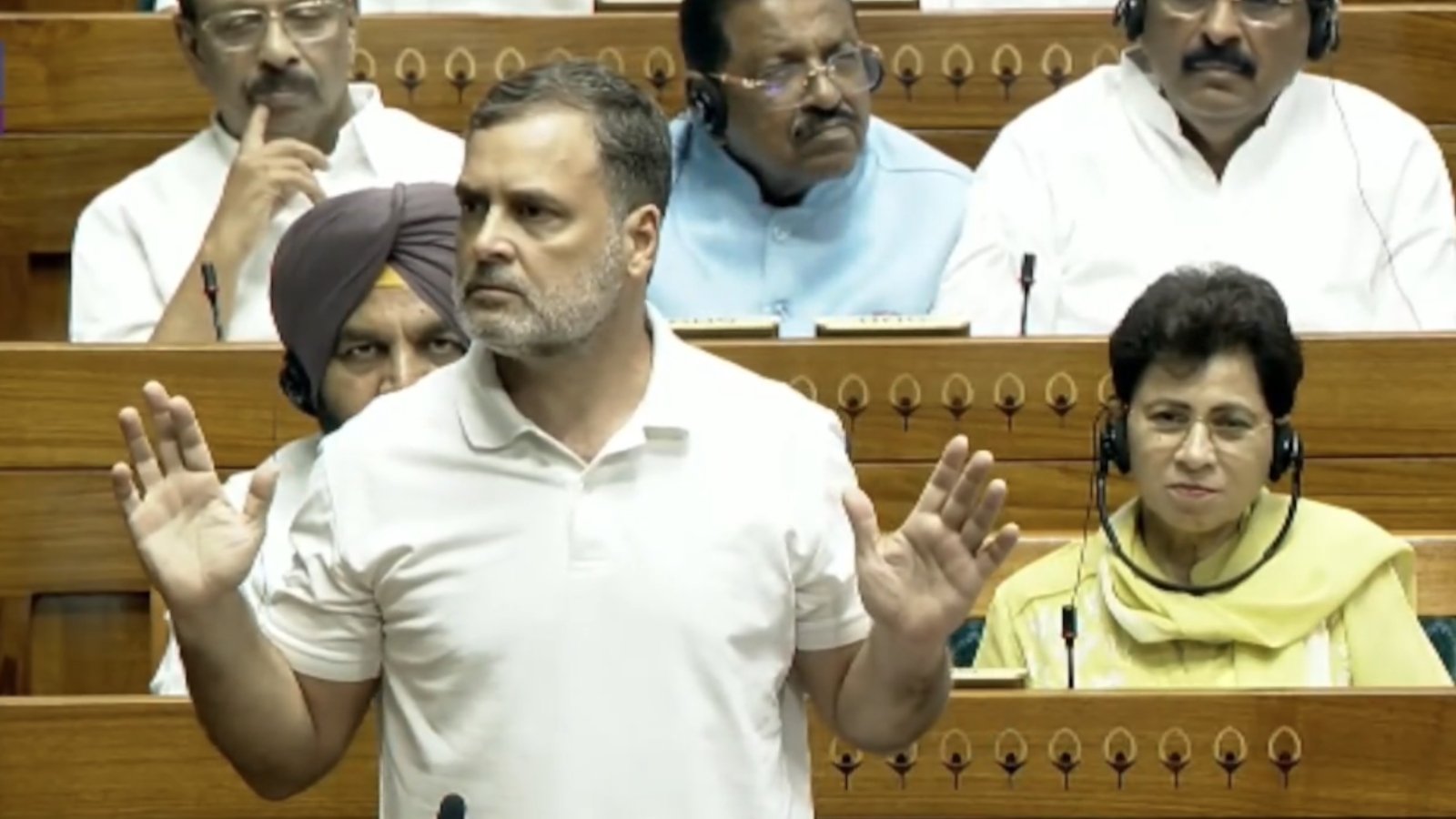 संसद में टिप्पणी को लेकर राहुल गांधी के खिलाफ भाजपा सांसद का अवमानना नोटिस 1 संसद में टिप्पणी को लेकर राहुल गांधी के खिलाफ भाजपा सांसद का अवमानना नोटिस