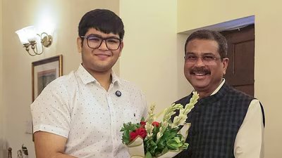 NEET लीक मामले में इस्तीफे की तेज मांग के बीच शिक्षा मंत्री प्रधान ने टॉपर से की मुलाकात. उन्होंने क्या कहा 4 ANI 20260719335 0 1784473422119 1784473443974 676a3fc6 1eb7 4b7f ba33 285850cc4249