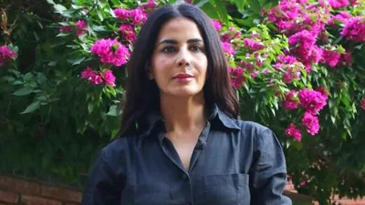 कीर्ति कुल्हारी साइबर अपराधियों के निशाने पर, अनधिकृत कार्ड लेनदेन के माध्यम से ₹2.44 लाख की चोरी 3 Actor Kirti Kulhari visited India Habitat Centre i 1785382417957 1785382428417 8af7e647 cc9a 422e 81