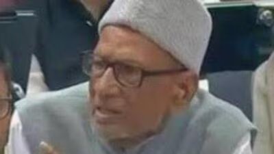 यूपी के सबसे बुजुर्ग विधायक आलम बदी का 90 साल की उम्र में निधन, श्रद्धांजलि देने वालों का तांता 3 Alam Badi represented the Nizamabad constituency f 1784815799894