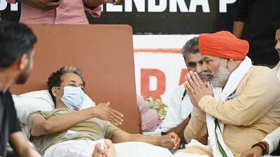 Bharatiya Kisan Union leader Rakesh Tikait with so 1784226004485