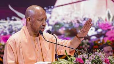 बाढ़ या सूखे के दौरान प्रत्येक नागरिक की सुरक्षा सरकार की सर्वोच्च प्राथमिकता: योगी 1 CM Yogi Adityanath has ordered that all flood reli 1784575707978