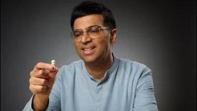 यूरोपीय संघ के प्रतिबंधों के कारण ड्वोर्कोविच को किनारे किए जाने के कारण विश्वनाथन आनंद ने फिडे के अंतरिम अध्यक्ष के रूप में कदम रखा 1 Chess grandmaster Viswanathan Anand X 1784861096276