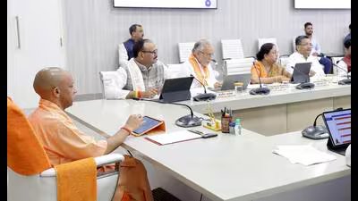 यूपी कैबिनेट का फैसला: मेधावी छात्राओं को मिलेंगी पेट्रोल से चलने वाली स्कूटी 5 Chief minister Yogi Adityanath chairing the UP Cab 1784652705079