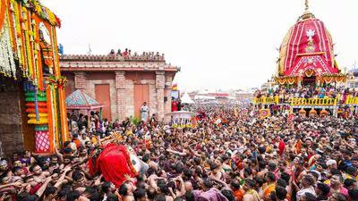 रथ यात्रा: SC ने एनिमेटेड फिल्म पर अस्थायी रोक बरकरार रखी, त्योहार के बाद रिलीज को मंजूरी दी 4 Devotees carry Lord Jagannath to the chariot as th 1784267661460