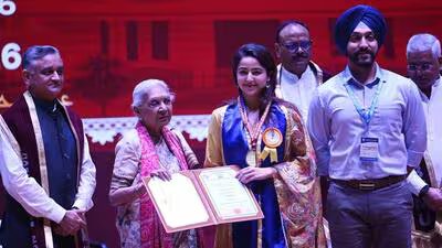 एबीवीएमयू 100 एमबीबीएस सीटों वाला अपना मेडिकल कॉलेज स्थापित करेगा: ब्रजेश पाठक 2 Governor Anandiben Patel doing the honours at the 1784141289479