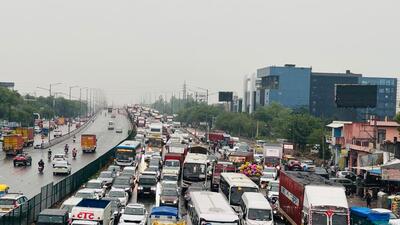 Heavy traffic congestion on NH 48 due to rain near 1783421411185