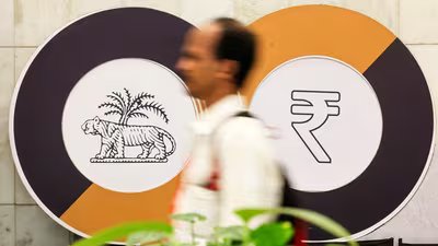 तेल की चिंता से भारतीय रुपया प्रभावित; आरबीआई द्वारा प्रेरित निवेश के बावजूद परिदृश्य मंदी का है