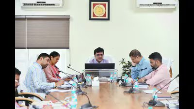Minister Nitin Agarwal holding review meeting HT 1784645263345