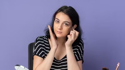 उमस भरे मानसून के मौसम में अपनी त्वचा को तरोताजा कैसे रखें? चमकती त्वचा के लिए 9 टिप्स 1 Monsoon makeup 1784182502473 1784182510292 0dd706ce 42f8 43cf 9efb 9e0523af71f3