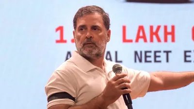 'इनको हटाइए': राहुल गांधी का दावा है कि उन्हें पीएम आवास से 'खींचकर' ले जाने वाली पुलिस ने उनसे 'सरकार हटाने' के लिए कहा 1 PTI07 22 2026 000509A 0 1784773104340 1784773131005 d2ad1915 f30a 4cbd a5c9 c9dd312fe088