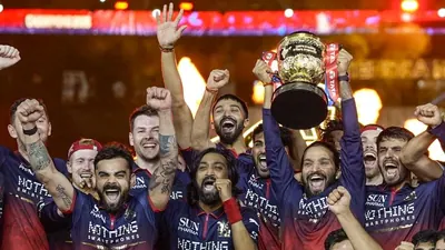 दुनिया की सबसे अमीर ट्वेंटी-20 सीरीज आईपीएल का व्यावसायिक मूल्य बढ़कर ₹1.97 लाख करोड़ हो गया: रिपोर्ट 3 RCB team celebrates their IPL 2026 win in Ahmedaba 1785319535629 1785319542660 d39b04b7 ff68 4893 ba