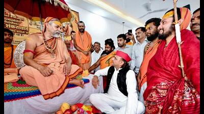 Samajwadi Party president Akhilesh Yadav meets and 1783600300107