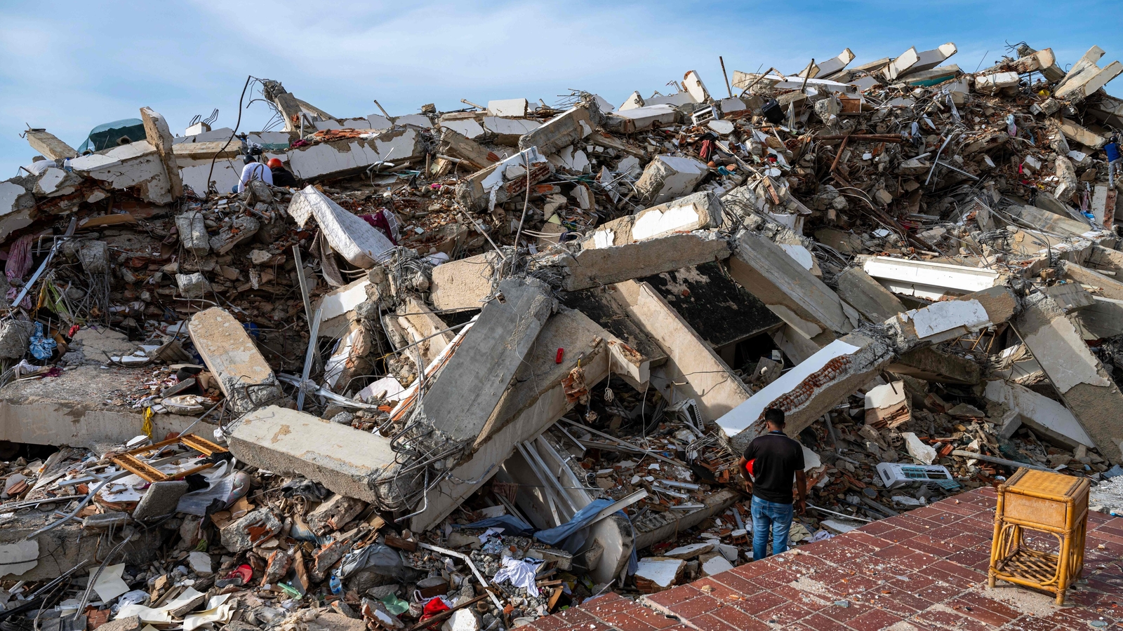 TOPSHOT VENEZUELA EARTHQUAKE AFTERMATH 2 1782903275799 1782903445647 95447ab3 f115 496f 934e 4f52737