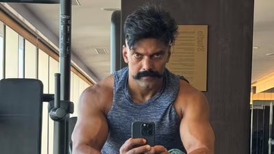 तमिल अभिनेता आर्य पर कथित तौर पर ₹1.80 करोड़ के उपकरण किराये के बकाए को लेकर हैदराबाद में धोखाधड़ी का मामला दर्ज किया गया है 4 Tamil actor Arya 1783851017215 1783851017296 28e76a6f 9445 43ea 9da3 43527e6fbc9c