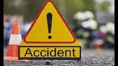 यूपी के रायबरेली में दो स्कूली वाहनों की टक्कर में छह बच्चे घायल हो गये