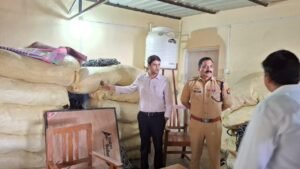 सरयू के बढ़ते जलस्तर पर प्रशासन अलर्ट डीएम ने बाढ़ चौकी और पीएसी कैंप का किया निरीक्षण 2 WhatsApp Image 2026 07 18 at 5.33.06 PM