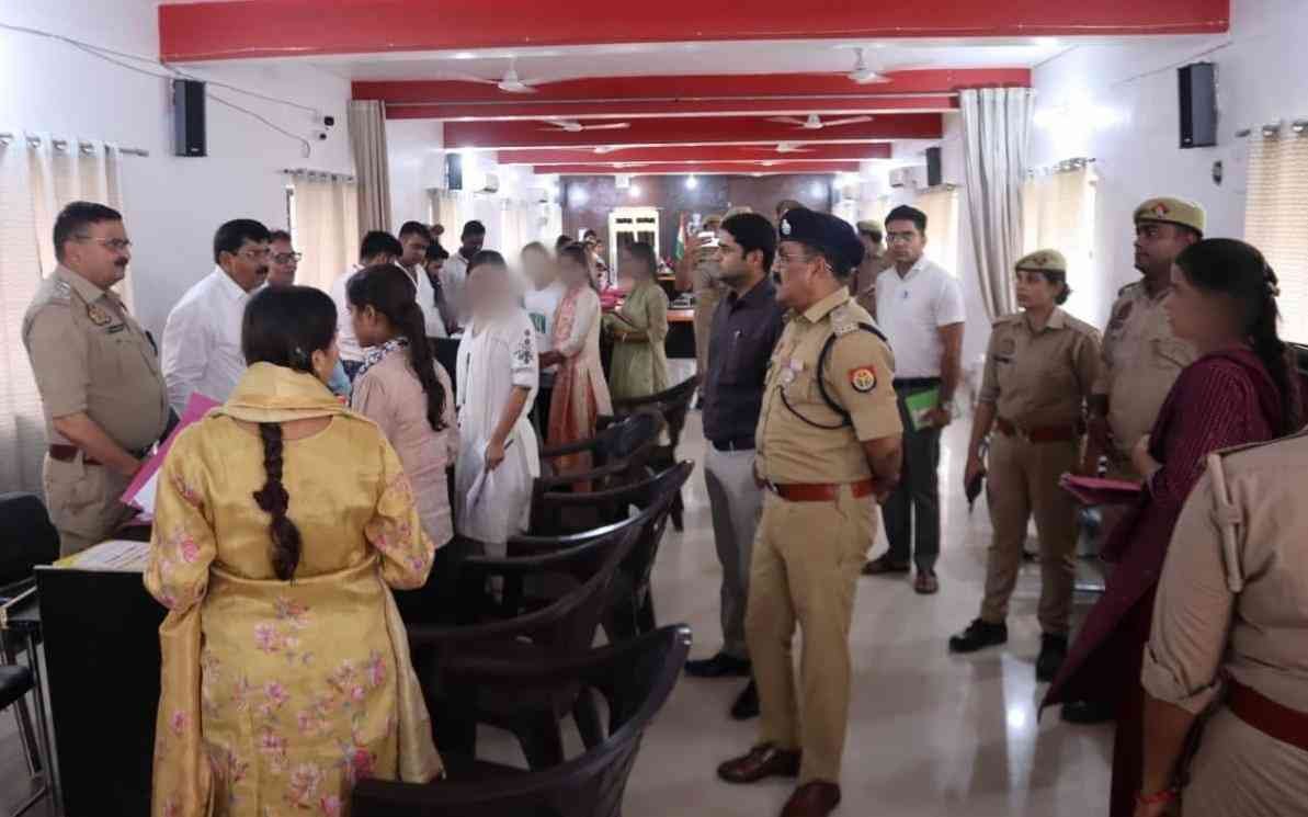 पुलिस लाइन में होमगार्ड भर्ती-2026 की डीवी एवं पीएसटी प्रक्रिया का डीएम-एसपी ने किया निरीक्षण