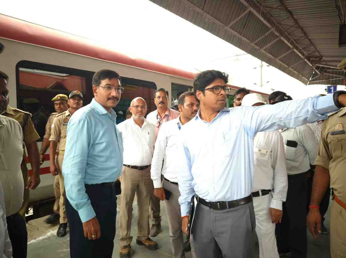 डीआरएम सुनील कुमार वर्मा ने लखनऊ–सुल्तानपुर–जौनपुर रेलखंड का किया निरीक्षण, अमृत भारत स्टेशन योजना के विकास कार्यों की समीक्षा