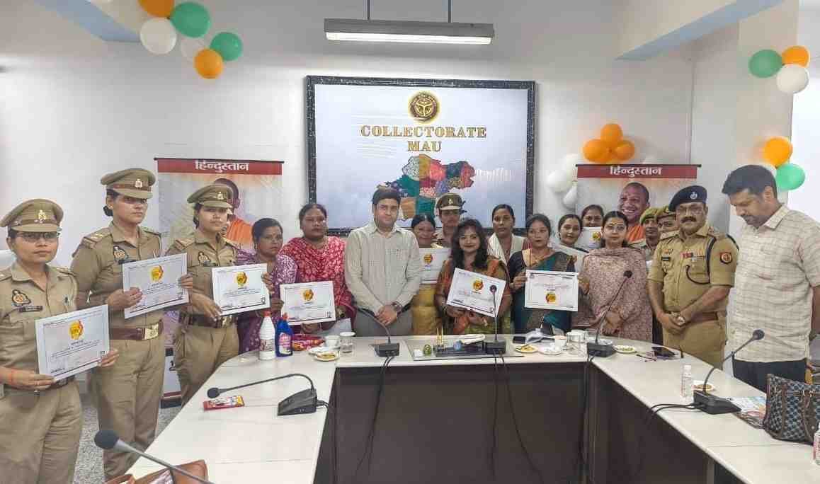 मऊ में मिशन शक्ति की गूंज, बेटियों के हौसले को मिला सम्मान,