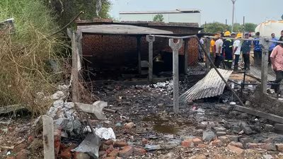 गुजरात के अहमदाबाद में अवैध पटाखा फैक्ट्री में विस्फोट में 5 की मौत, दस घायल; पीएम ने मौतों पर शोक व्यक्त किया 3 ahmedabad blast kills 5 1784377998206 1784378008312 bae2d9e3 ad06 4493 a63b f7cf195e3cbe