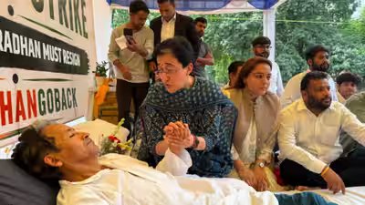'सोनम और युवा कॉकरोचों को शक्ति': वांगचुक की तबीयत बिगड़ने पर आतिशी 24वें दिन सीजेपी के विरोध प्रदर्शन में शामिल हुईं | भारत समाचार 4 image