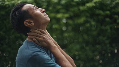 क्या बारिश होने पर जोड़ों का दर्द या पुरानी चोट का पुराना दर्द भड़क सकता है? फिजिशियन डॉ. कुणाल सूद बताते हैं कि क्या होता है 3 joint pain 1784432830884 1784432836943 0b5018c0 7afb 44db bd9f 223a27ff8cd2