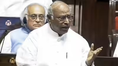 ‘कहां गई आपकी 56 इंच की छाती?’ खड़गे ने पीएम मोदी के ’56 साल के युवा’ वाले बयान पर पलटवार किया | भारत समाचार