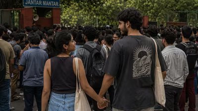 छात्र रैलियों के समय में प्यार: कैसे जेन जेड ने राजनीतिक संरेखण को रोमांस के साथ मिश्रित करते हुए विरोध की तारीखें बनाईं 3 love in the time of protests 1784964502777 1784964524643 48bcea61 20ea 4850 b4e7 db2794a305ca
