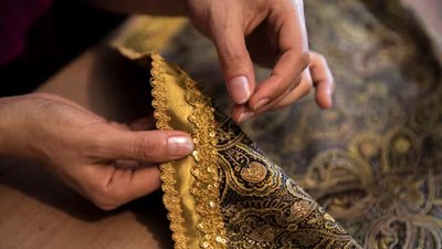 क्या आपकी हथकरघा साड़ी असली है? हजारों खर्च करने से पहले जानें कि असली की पहचान कैसे करें 4 oioio 1784103381650 1784103546240 89c23f32 0575 4390 8091 48a74a0aa249