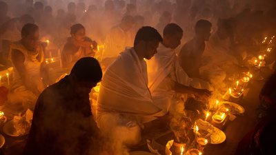 अधिकांश लोग भक्ति को ग़लत समझते हैं। यहाँ एक आध्यात्मिक विशेषज्ञ का कहना है कि इसका वास्तव में क्या मतलब है 3 pexels photo 34798270 1784311765418 1784311776144 605604d5 5192 4538 969a a696d45b961c