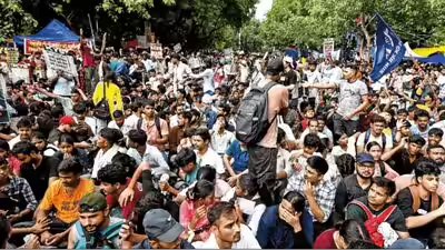 protesters gather at the camping site of cjp at jantar mantar