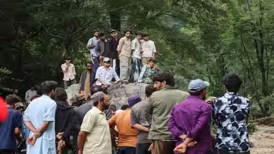 जम्मू-कश्मीर के पुंछ, राजौरी में अचानक आई बाढ़, भूस्खलन से 14 लोगों की मौत, कई लापता | भारत समाचार 1 weather rain triggered landslides flash floods in j k