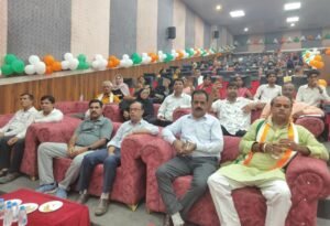 तिरंगे के रंग में रंगा नगर पालिका हॉल, देशभक्ति गीतों से गूंजा माहौल, हर घर तिरंगा अभियान में बच्चों ने जमाया रंग, 3 WhatsApp Image 2026 08 13 at 8.39.12 AM