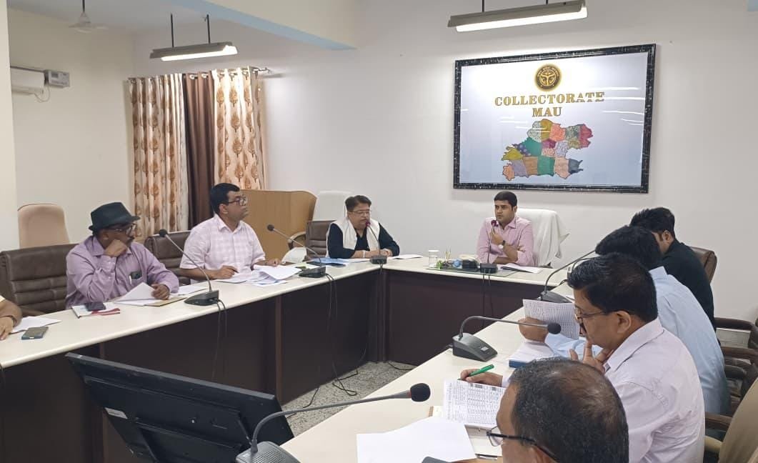 स्वास्थ्य व्यवस्था सुधारने को डीएम ने दिए सख्त निर्देश, टीकाकरण पर जोर 1 WhatsApp Image 2026 08 29 at 8.18.17 PM