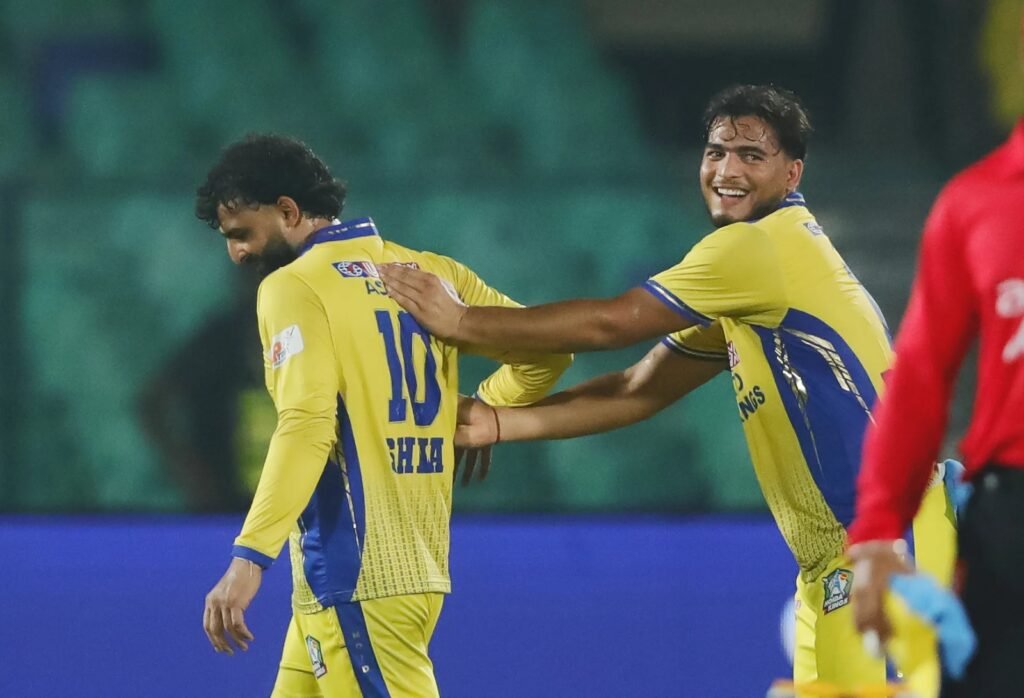 शिवा सिंह की Hat-Trick से नोएडा किंग्स को मिला प्लेऑफ का टिकट, मेरठ मावेरिक्स को पांच विकेट से हराया 2 WhatsApp Image 2026 08 31 at 1.13.48 AM