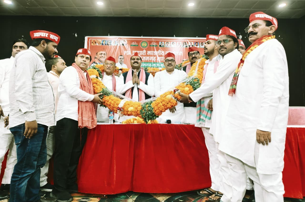 मऊ में गूंजा व्यापारियों का हक, पीडीए(PDA) सम्मेलन में उठी एकजुटता की आवाज 1 WhatsApp Image 2026 09 07 at 1.33.11 AM