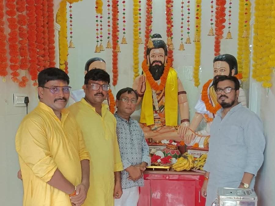 संत गणिनाथ जी के जन्मोत्सव पर गूंजा जयकारा, एकजुट दिखा मद्धेशिया समाज 1 WhatsApp Image 2026 09 07 at 1.57.12 AM