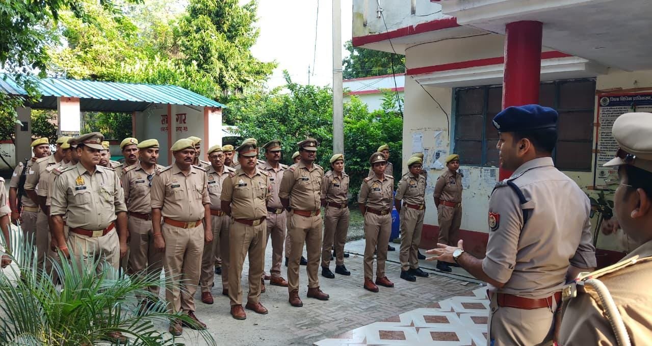रानीपुर थाने में सीओ की दस्तक, अभिलेख दुरुस्त मिले तो थपथपाई पीठ, खामियों पर दिए निर्देश 1 WhatsApp Image 2026 09 09 at 11.35.36 AM