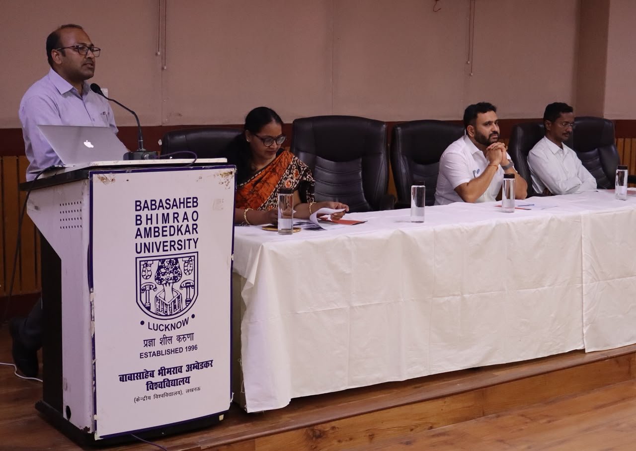 बीबीएयू में EEG कार्यशाला, न्यूरोसाइंस और ब्रेन-कंप्यूटर इंटरफेस पर विशेषज्ञों ने साझा की जानकारी 1 WhatsApp Image 2026 10 06 at 6.26.24 PM 1