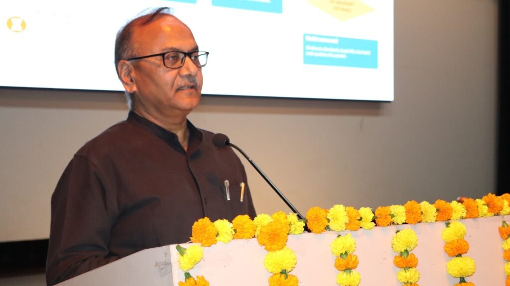 बीबीएयू में साइबर जागरूकता कार्यक्रम आयोजित, डिजिटल अरेस्ट और ऑनलाइन ठगी से बचाव के बताए तरीके 3 WhatsApp Image 2026 10 23 at 5.53.16 PM 2