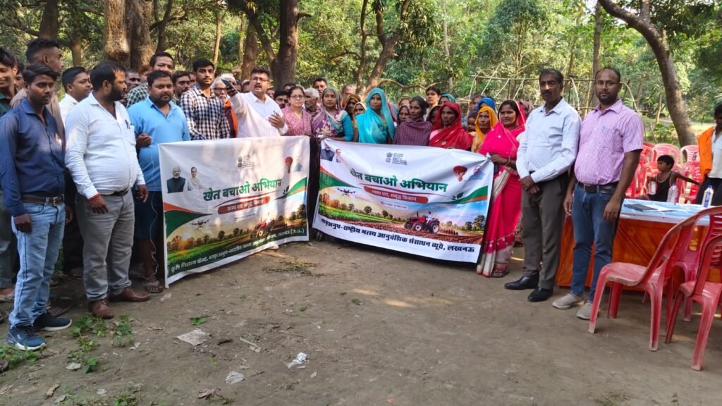 मलिहाबाद के अटौरा गांव में ‘खेत बचाओ अभियान’, 77 किसानों को मिट्टी संरक्षण और वैज्ञानिक खेती की जानकारी 3 WhatsApp Image 2026 10 26 at 5.51.21 PM